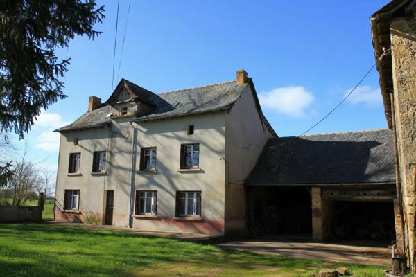 MONTBAZENS - Authentique corps de ferme en pierres, superbe grange et dépendances. Montbazens