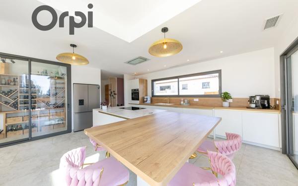 Maison à vendre    6 pièces • 280 m2 Le Soler