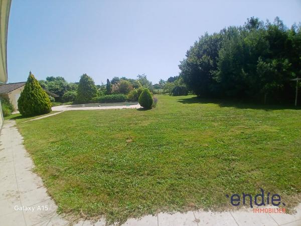 Maison de plain pied de 162 m² avec piscine, pool house, double garage à HAGETMAU