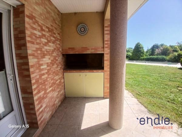 Maison de plain pied de 162 m² avec piscine, pool house, double garage à HAGETMAU