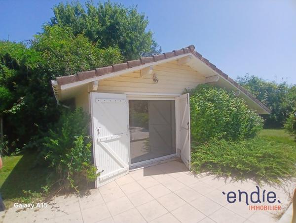 Maison de plain pied de 162 m² avec piscine, pool house, double garage à HAGETMAU