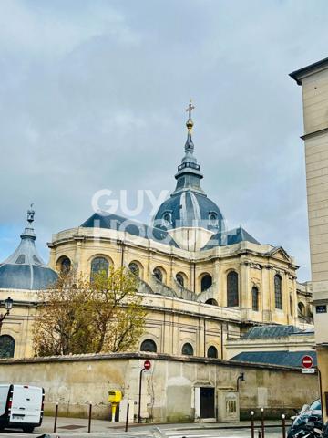 Versailles Saint Louis - Appartement 78.61 m2 rare et atypique