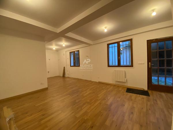 Local commercial Pontoise 4 pièce(s) 72.03 m2

Loyer 1 990 €/mois charges comprises **

- Ref : MG10815