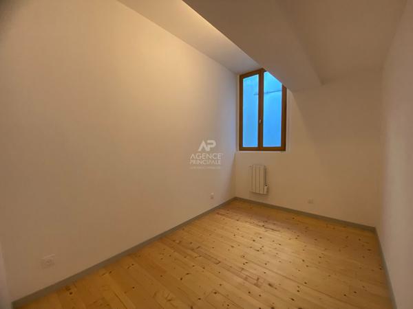 Local commercial Pontoise 4 pièce(s) 72.03 m2

Loyer 1 990 €/mois charges comprises **

- Ref : MG10815