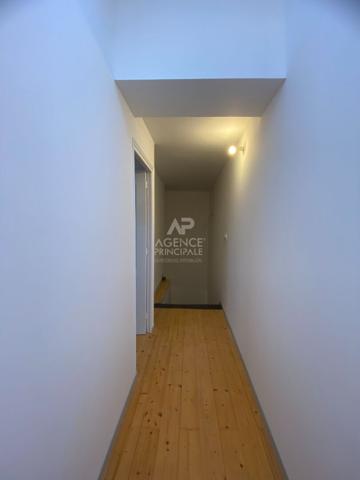 Local commercial Pontoise 4 pièce(s) 72.03 m2

Loyer 1 990 €/mois charges comprises **

- Ref : MG10815