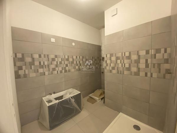 Local commercial Pontoise 4 pièce(s) 72.03 m2

Loyer 1 990 €/mois charges comprises **

- Ref : MG10815