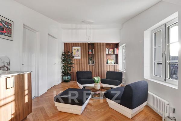 Appartement réoné en dernier étage avec vue dégagée dans l'intime Villa des Platanes