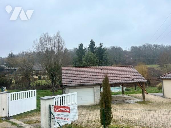 Pavillon de plain-pied de 2007 en très bon état sur terrain de 2 352 m2.