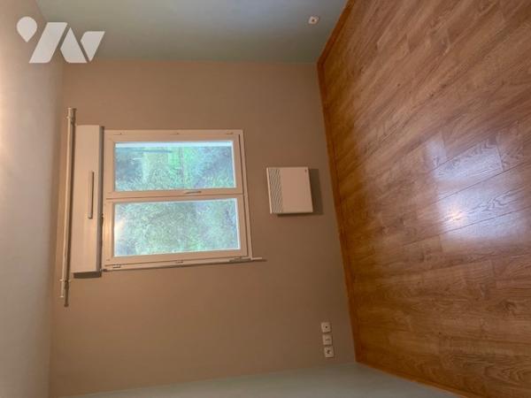 Pavillon de plain-pied de 2007 en très bon état sur terrain de 2 352 m2.