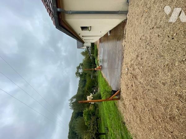 Pavillon de plain-pied de 2007 en très bon état sur terrain de 2 352 m2.