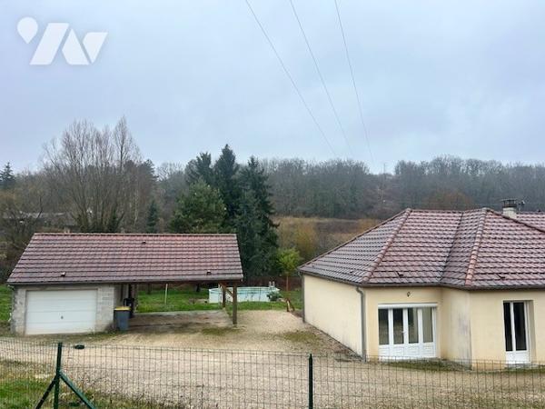 Pavillon de plain-pied de 2007 en très bon état sur terrain de 2 352 m2.