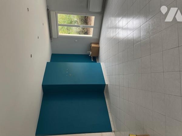 Pavillon de plain-pied de 2007 en très bon état sur terrain de 2 352 m2.