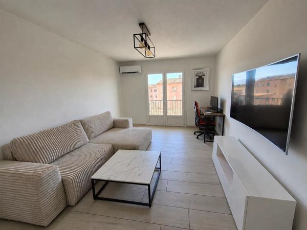 Vente                                                      Appartement
                        
                     3 pièces                      60 m2                     à Le Luc