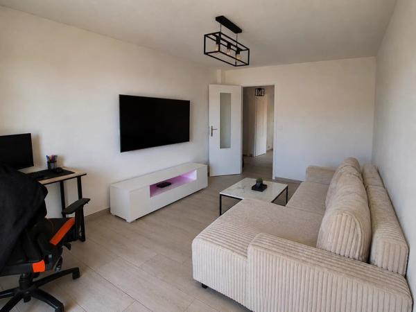 Vente                                                      Appartement
                        
                     3 pièces                      60 m2                     à Le Luc