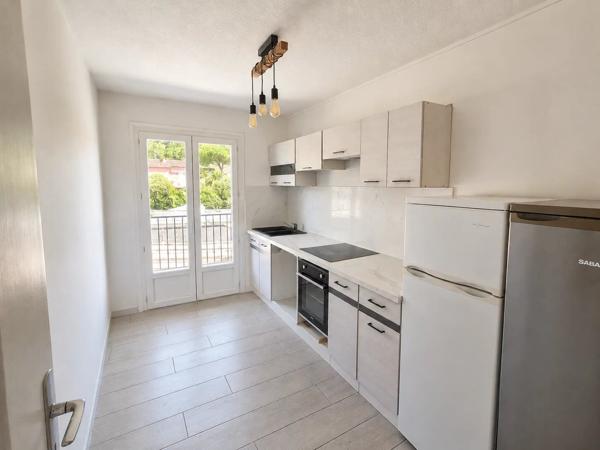 Vente                                                      Appartement
                        
                     3 pièces                      60 m2                     à Le Luc