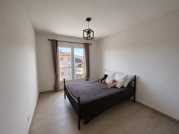Vente                                                      Appartement
                        
                     3 pièces                      60 m2                     à Le Luc