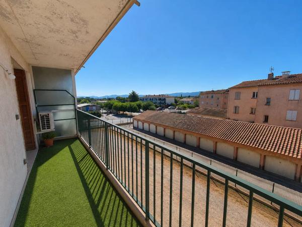 Vente                                                      Appartement
                        
                     3 pièces                      60 m2                     à Le Luc