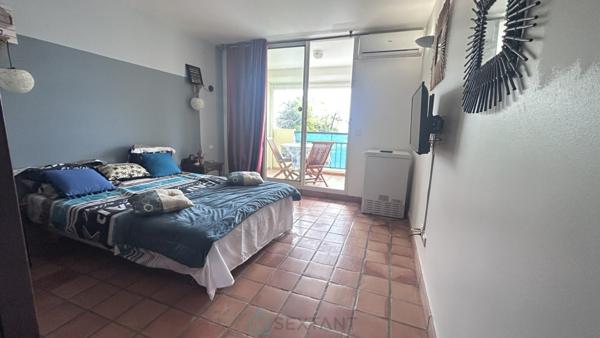 Studio prêt à être loué dès le lendemain de l'acquisition, vendu meublé et équipé à 5mn à pied de la plage sinon vous pouvez profiter de la piscine.