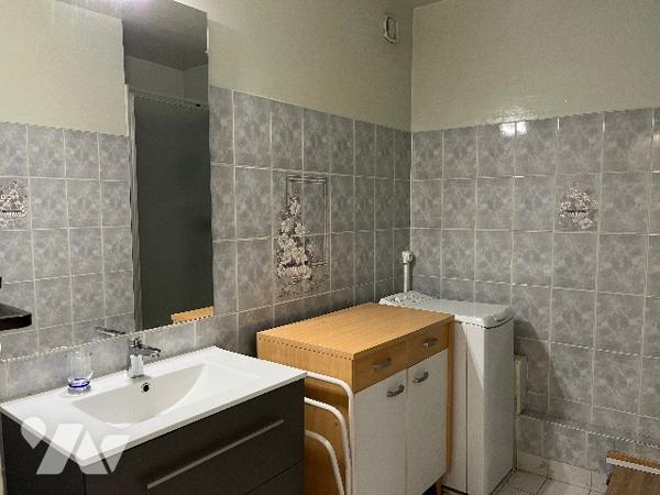 DINAN - RDC d'une petite copropriété - appartement rénové de 2 chambres