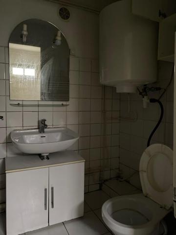 Particuliers ou professionnels, venez découvrir cette maison de 68m2 (surface plancher 90m2) sur un terrain de 2 255m2