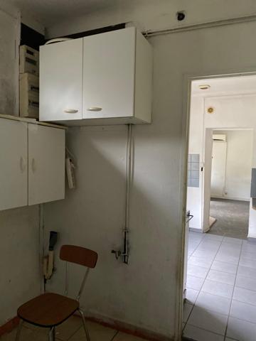 Particuliers ou professionnels, venez découvrir cette maison de 68m2 (surface plancher 90m2) sur un terrain de 2 255m2