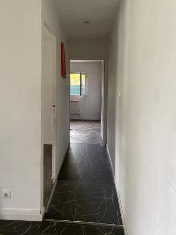 Particuliers ou professionnels, venez découvrir cette maison de 68m2 (surface plancher 90m2) sur un terrain de 2 255m2