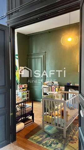 Bourgogne/Saint Loup. Appartement ancien de plain pied. 145 m2 en RDC sur jardin privatif 200 m2. 3 chambres. Stationnement. Très Proche Loire, commerces et services. Volumes et style.