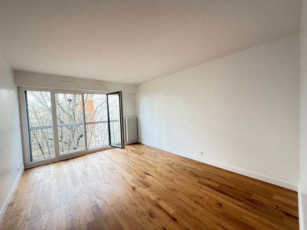 LOCATION TROIS PIECES / 69 m² / PARIS 20ème