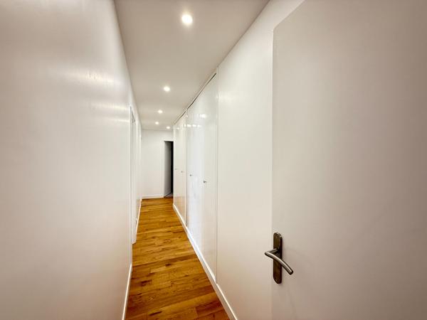 LOCATION TROIS PIECES / 69 m² / PARIS 20ème