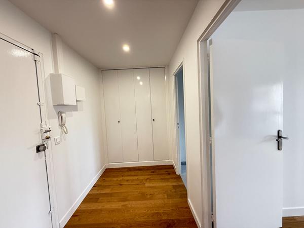 LOCATION TROIS PIECES / 69 m² / PARIS 20ème