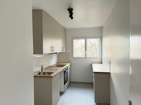 LOCATION TROIS PIECES / 69 m² / PARIS 20ème