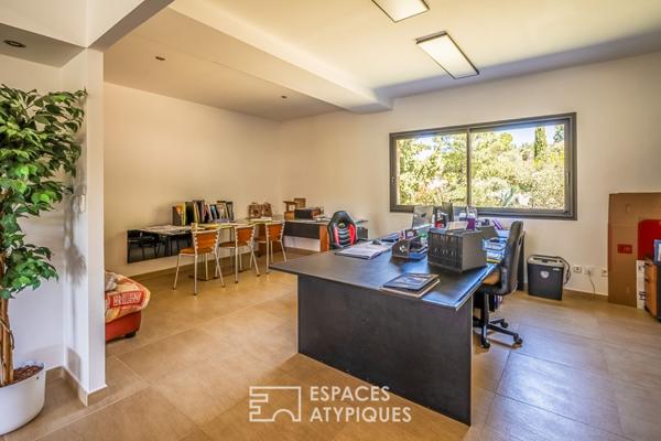 Contemporaine d’exception avec dépendances dans un écrin de verdure- Idéal activité libérale ou projet location saisonnière