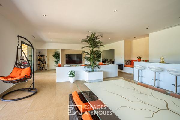 Contemporaine d’exception avec dépendances dans un écrin de verdure- Idéal activité libérale ou projet location saisonnière