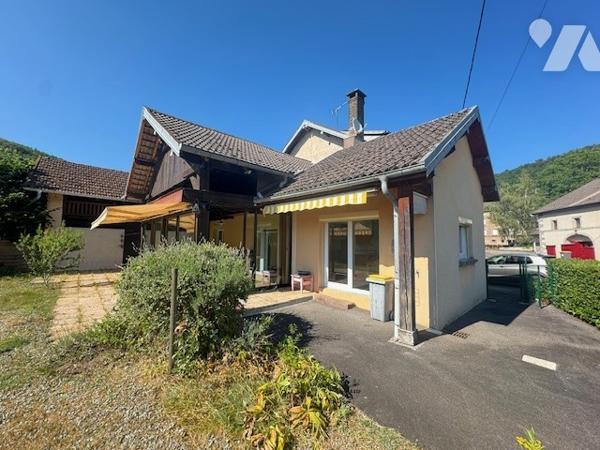 Maison sur trois niveaux 5 chambres et dépendances