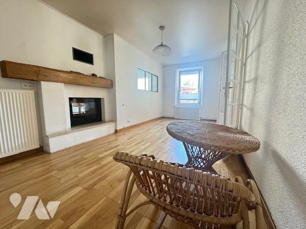 Maison sur trois niveaux 5 chambres et dépendances
