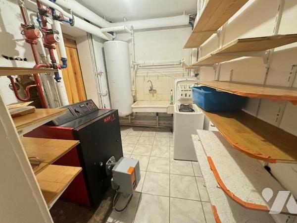 Maison sur trois niveaux 5 chambres et dépendances