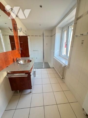 Maison sur trois niveaux 5 chambres et dépendances