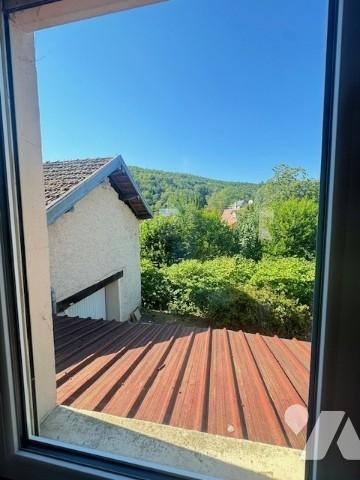 Maison sur trois niveaux 5 chambres et dépendances