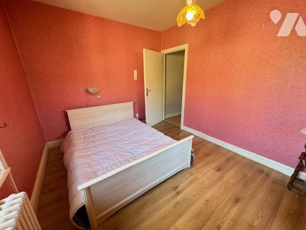 Maison sur trois niveaux 5 chambres et dépendances