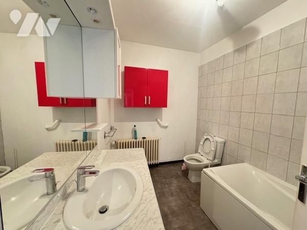 Maison sur trois niveaux 5 chambres et dépendances