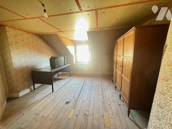 Maison sur trois niveaux 5 chambres et dépendances