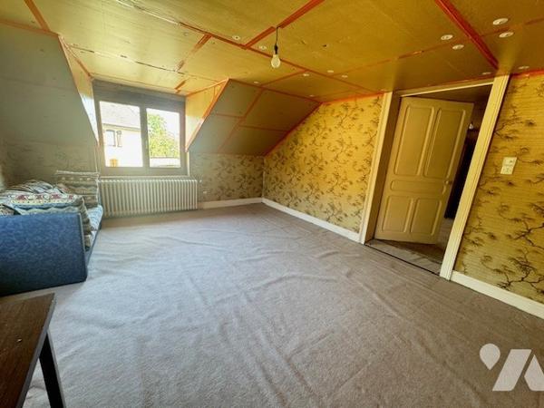 Maison sur trois niveaux 5 chambres et dépendances