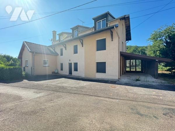 Maison sur trois niveaux 5 chambres et dépendances