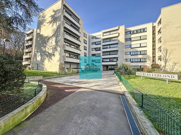 Appartement 2 pièces de 49 m² à Franconville ? Ravalement réalisé il y a moins de 5 ans ? Proche de toutes les commodités ? Cave et parking