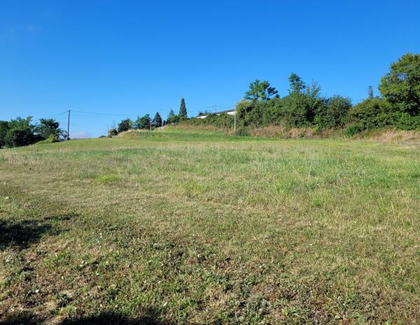 A vendre Terrain constructible Viabilisé à Nérac d'une superficie de 2461 m2