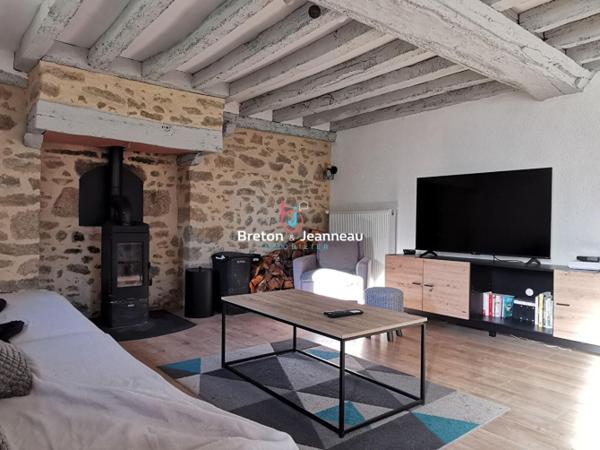 Maison avec annexe sur 2.5ha à Jublains