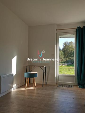 Maison avec annexe sur 2.5ha à Jublains