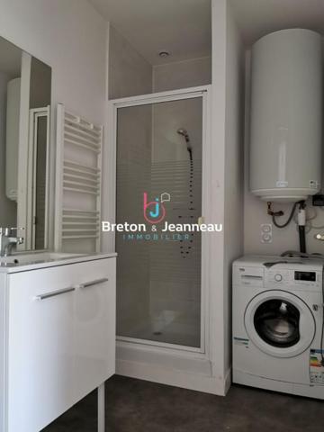 Maison avec annexe sur 2.5ha à Jublains