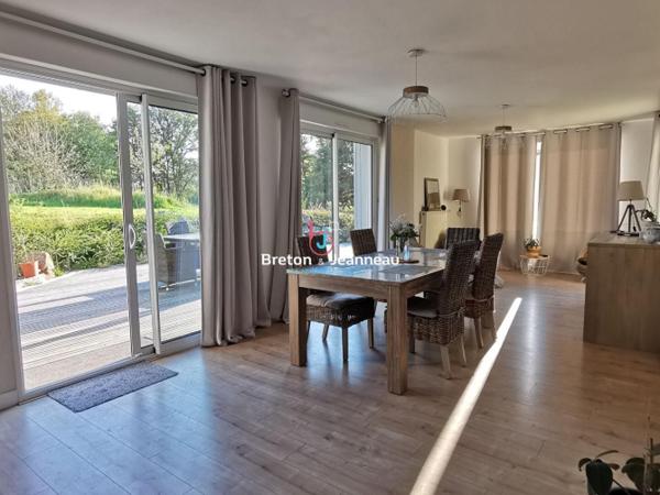 Maison avec annexe sur 2.5ha à Jublains