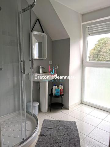 Maison avec annexe sur 2.5ha à Jublains